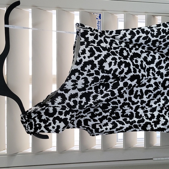 NWT Calvin Klein off shoulder fitted dress size 10 black and white - Picture 4 of 7